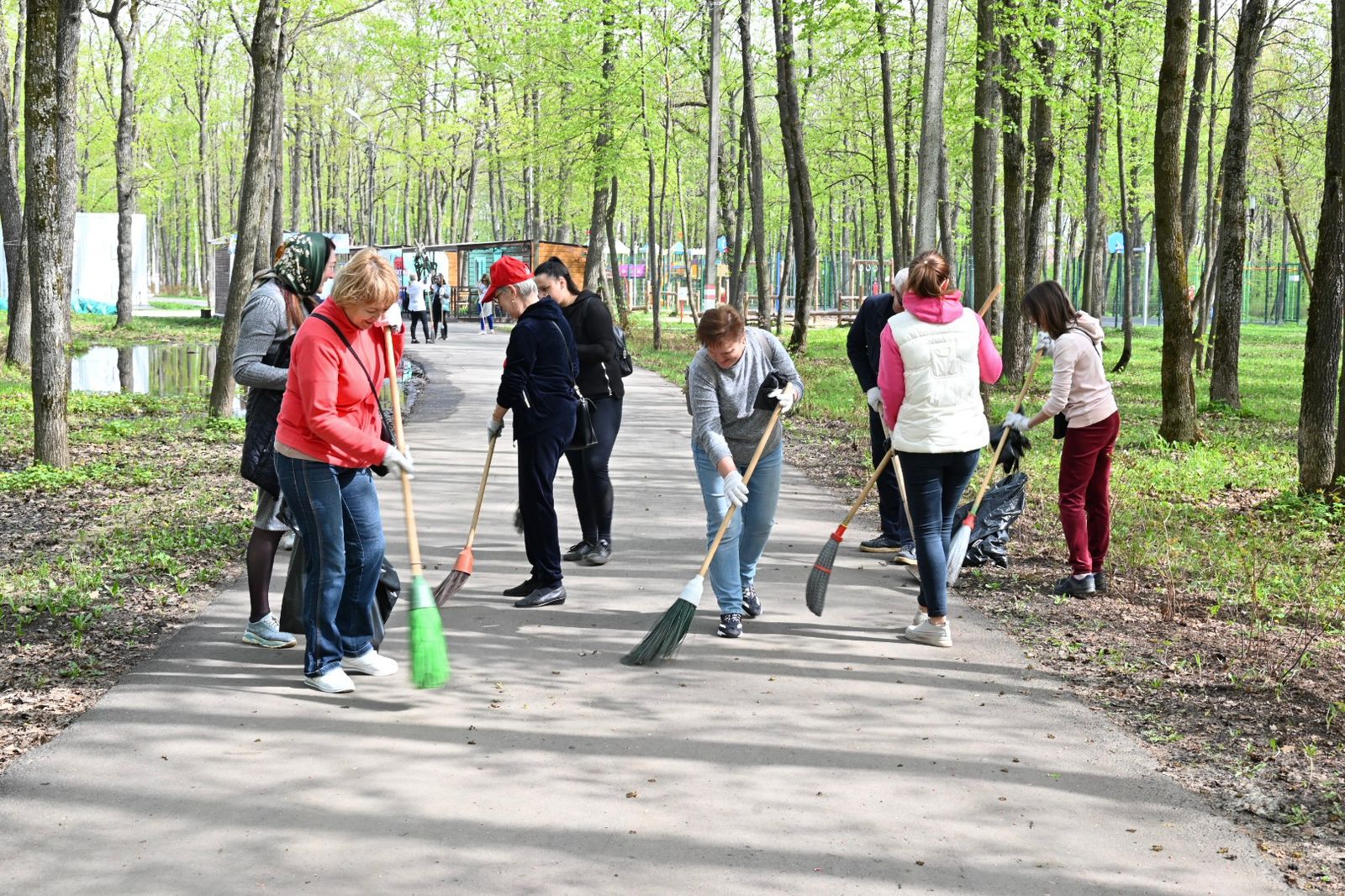 В парке Ленинского района состоялся Всероссийский субботник!