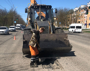  В городском округе Саранск продолжается ямочный ремонт дорог