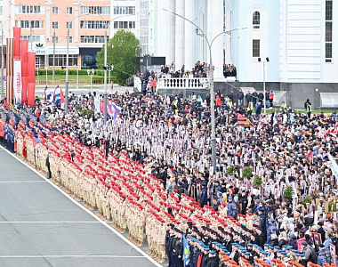 В Саранске на Площади Победы состоялся торжественный митинг-реквием «Поклонимся великим тем годам…» у монумента «Родина-Мать»