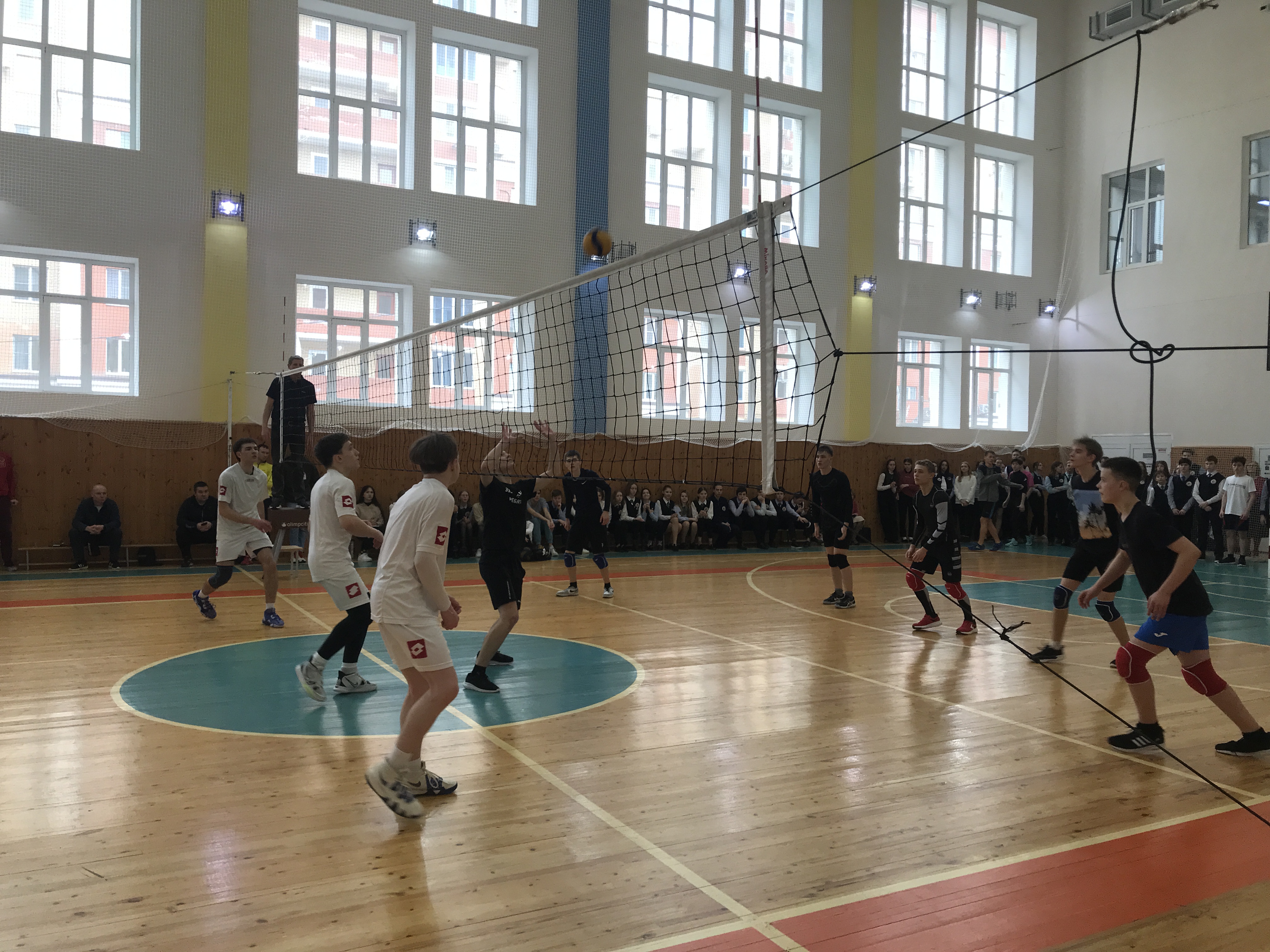 В Саранске состоялись финальные городские соревнования по волейболу среди юношей в рамках Спартакиады муниципальных общеобразовательных организаций
