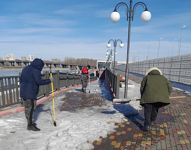 В городском округе Саранск продолжается уборка наледи и снежных масс вдоль дорог и тротуаров