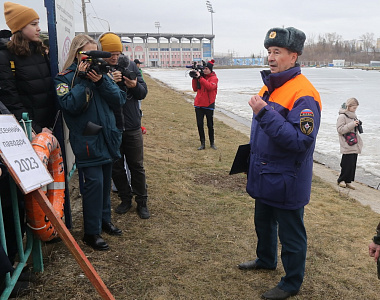 Учащиеся школ Саранска прошли инструктаж по мерам безопасности, правилам поведения на льду и оказанию помощи потерпевшим