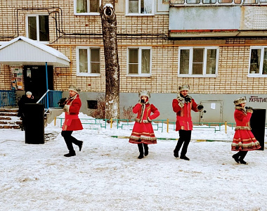 В Ленинском районе Саранска прошел праздник двора «Широкая масленица» 