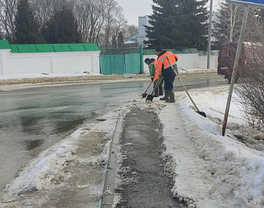 В Саранске коммунальные службы продолжают работу по уборке дорог и тротуаров